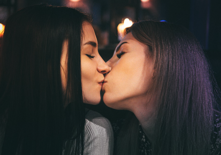 10 Rizzy Tips for Lesbian Dating: A Queer Girl&#8217;s Guide